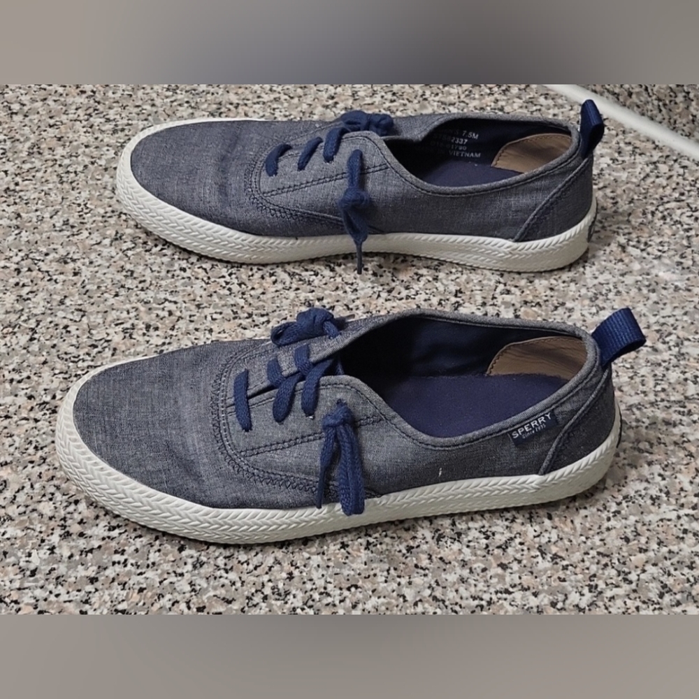 Sperry Blue Canvas ladies shoes size 7.5